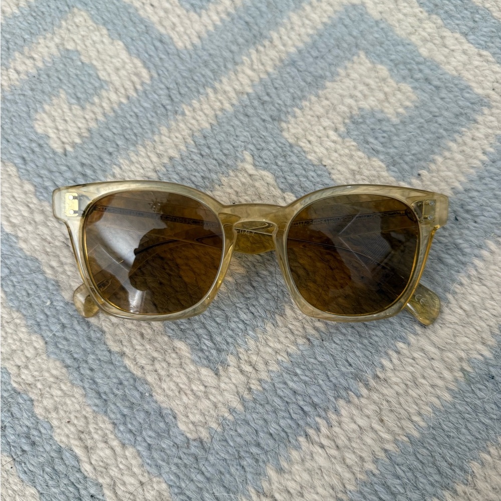 Oliver Peoples Stylish Transparent Sunglasses with Brown Lenses